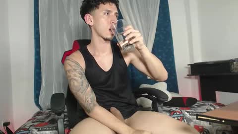 Snapshot of stevensex501 chatting on September 28, 6:22 am steven online show from September 28, 6:22 am