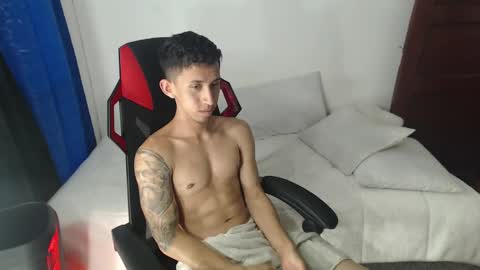 Snapshot of stevensex501 chatting on January 12, 10:43 pm steven online show from January 12, 10:43 pm