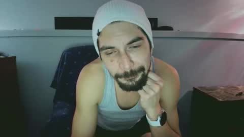 steviecombes01 online show from January 11, 10:57 pm