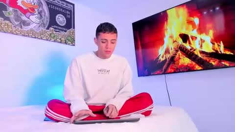 Snapshot of stiiveen_24cm chatting on December 31, 1:41 pm Stiven  brendan online show from December 31, 1:41 pm