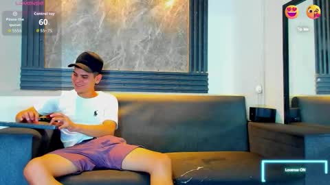 friends online show from December 15, 4:53 am