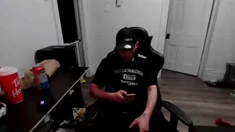stonedpanda77 online show from May 4, 2:57 am