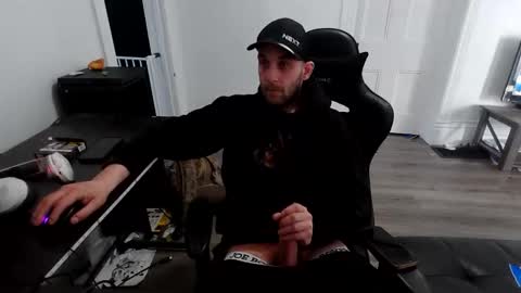 stonedpanda77 online show from May 12, 9:45 pm