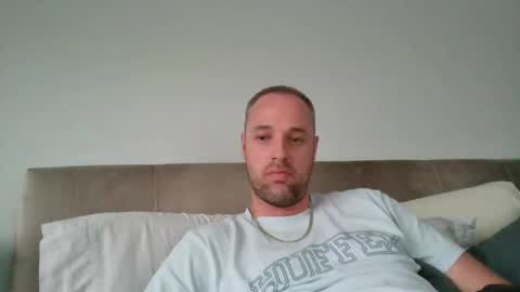 str8feet33 online show from November 26, 6:49 am