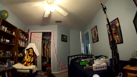 str8whiteboy21 online show from December 4, 6:28 pm