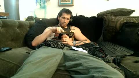 straitpipermann22 online show from December 16, 3:35 am