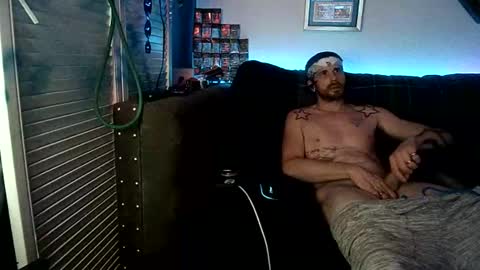 straitpipermann22 online show from April 2, 2:09 am