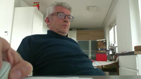 stremic online show from October 25, 9:44 am