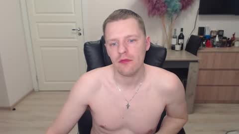 strong_guy_xxx online show from December 5, 11:06 am