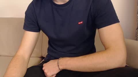 Snapshot of studfromparis chatting on March 8, 6:03 pm Stud From Paris online show from March 8, 6:03 pm