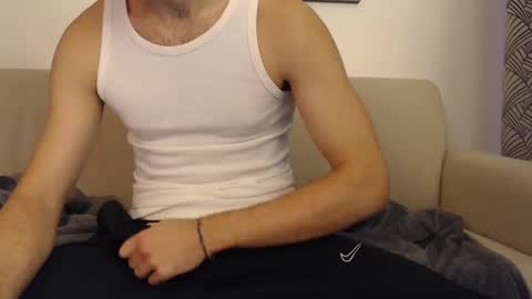 Snapshot of studfromparis chatting on December 16, 2:27 pm Stud From Paris online show from December 16, 2:27 pm