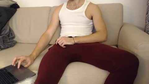 Snapshot of studfromparis chatting on January 2, 3:19 pm Stud From Paris online show from January 2, 3:19 pm