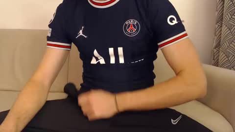 Snapshot of studfromparis chatting on February 9, 3:34 pm Stud From Paris online show from February 9, 3:34 pm