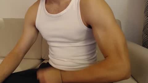 Snapshot of studfromparis chatting on September 25, 4:50 pm Stud From Paris online show from September 25, 4:50 pm