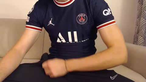 Snapshot of studfromparis chatting on December 18, 12:51 pm Stud From Paris online show from December 18, 12:51 pm