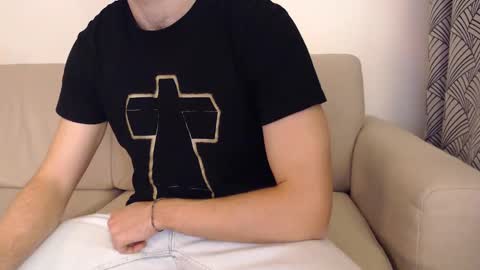 Snapshot of studfromparis chatting on February 1, 6:40 pm Stud From Paris online show from February 1, 6:40 pm