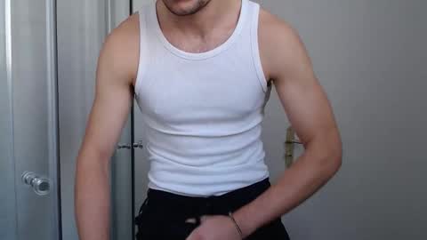 Snapshot of studfromparis chatting on October 27, 11:23 am Stud From Paris online show from October 27, 11:23 am