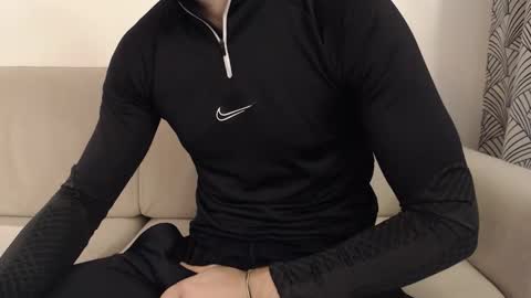 Snapshot of studfromparis chatting on October 15, 3:19 pm Stud From Paris online show from October 15, 3:19 pm