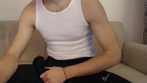 Snapshot of studfromparis chatting on February 18, 2:49 pm Stud From Paris online show from February 18, 2:49 pm