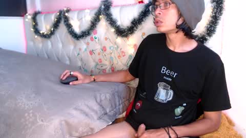 Snapshot of suggabrown_ chatting on January 1, 5:00 pm suggabrown_ online show from January 1, 5:00 pm