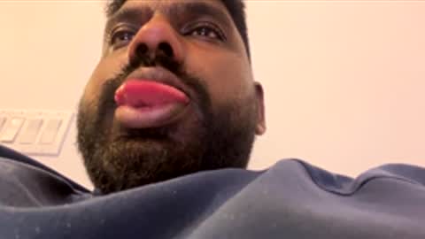 Let me be your knight that saves you online show from March 10, 11:55 pm