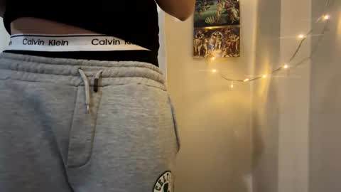 Snapshot of sullyniko chatting on October 21, 9:06 pm Niko online show from October 21, 9:06 pm