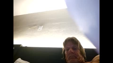 Snapshot of suntroll chatting on January 10, 5:05 am Suntroll online show from January 10, 5:05 am