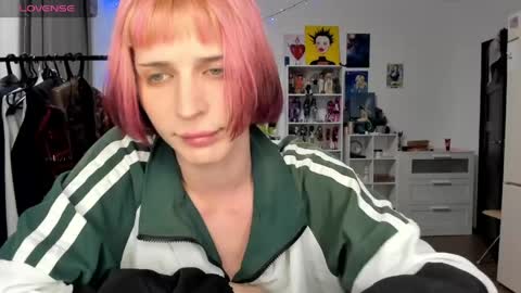 kira online show from April 16, 8:09 pm