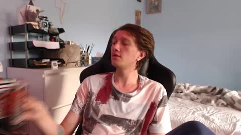 Cat online show from April 16, 8:36 am