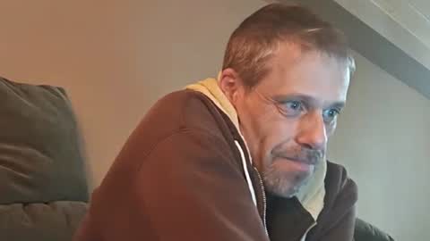 Snapshot of swontguy2025 chatting on December 28, 4:41 am swontguy2025 online show from December 28, 4:41 am