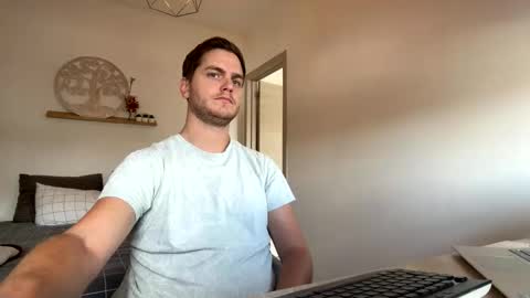 syl092 online show from March 28, 1:22 pm