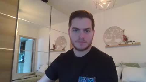 syl092 online show from December 12, 1:39 pm