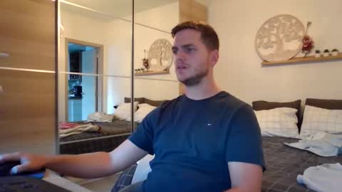 syl092 online show from September 30, 5:16 pm