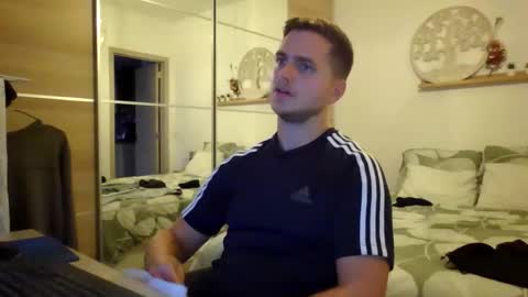 syl092 online show from September 24, 5:44 pm