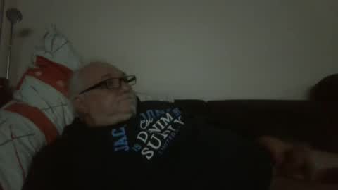 Snapshot of synek65 chatting on December 12, 7:15 pm synek65 online show from December 12, 7:15 pm