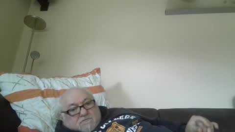 Snapshot of synek65 chatting on December 8, 10:30 am synek65 online show from December 8, 10:30 am