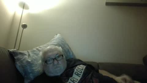 Snapshot of synek65 chatting on December 24, 5:05 am synek65 online show from December 24, 5:05 am