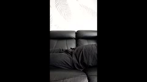 black sofa online show from March 1, 10:04 am