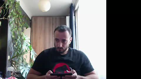 Snapshot of t_huracane chatting on December 6, 12:05 pm Huracane online show from December 6, 12:05 pm