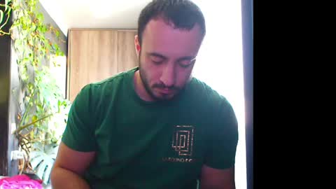 Snapshot of t_huracane chatting on February 13, 8:06 am Huracane online show from February 13, 8:06 am