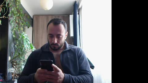 Snapshot of t_huracane chatting on December 11, 6:37 am Huracane online show from December 11, 6:37 am