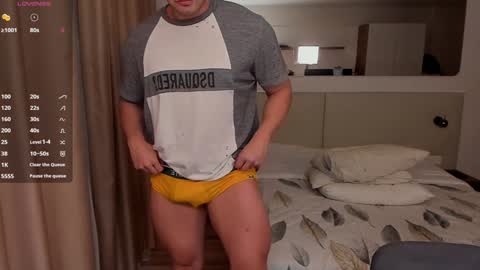 Snapshot of tasty_justin chatting on December 3, 1:17 am My shows 2100500 UTC3 online show from December 3, 1:17 am