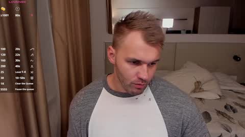 Snapshot of tasty_justin chatting on December 4, 9:24 pm My shows 2100500 UTC3 online show from December 4, 9:24 pm