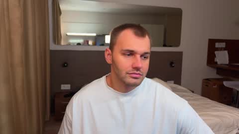 Snapshot of tasty_justin chatting on October 29, 7:06 pm My shows 2100500 UTC3 online show from October 29, 7:06 pm