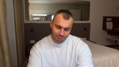 Snapshot of tasty_justin chatting on October 9, 7:41 pm My shows 2100500 UTC3 online show from October 9, 7:41 pm