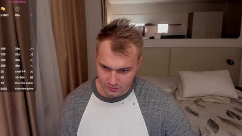 Snapshot of tasty_justin chatting on December 8, 10:47 pm My shows 2100500 UTC3 online show from December 8, 10:47 pm