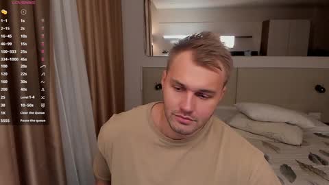 Snapshot of tasty_justin chatting on December 7, 8:49 pm My shows 2100500 UTC3 online show from December 7, 8:49 pm