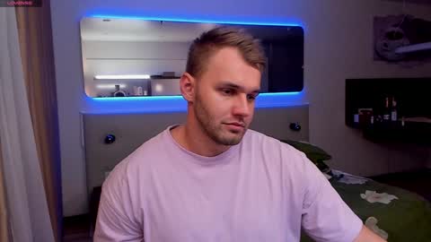 Snapshot of tasty_justin chatting on January 10, 10:36 pm My shows 2100500 UTC3 online show from January 10, 10:36 pm