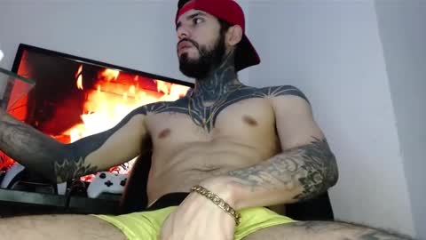 Snapshot of tatsexboy chatting on October 24, 10:50 am SeX-Boy online show from October 24, 10:50 am