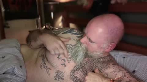 Tattooeddilf 01 online show from December 4, 7:59 am